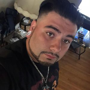 Meet your Posher, Dustin